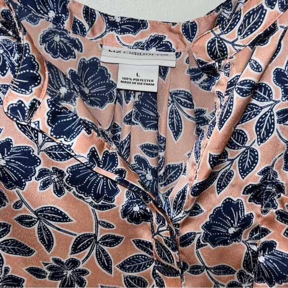 Liz Claiborne Women's Pink WIth Blue Flowers Short Sleeve Blouse Size Large - Picture 3 of 3